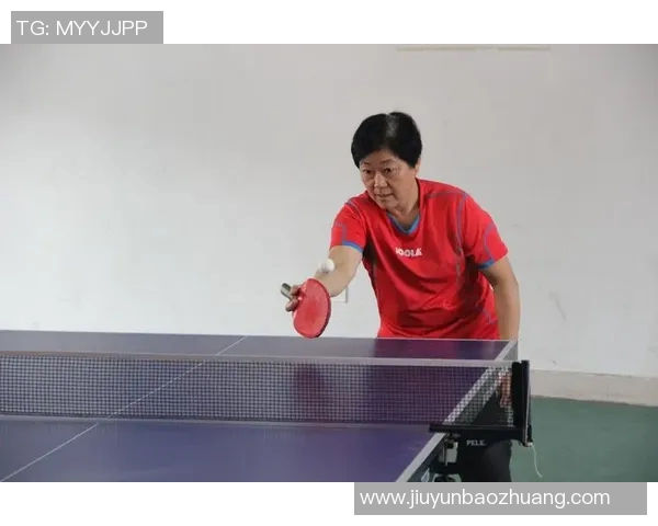 与杨秀英对话回顾乒乓球生涯中的辉煌与挑战