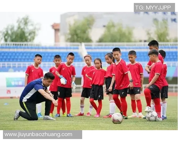 王强的足球人生深度对话探索他在绿茵场上的梦想与挑战