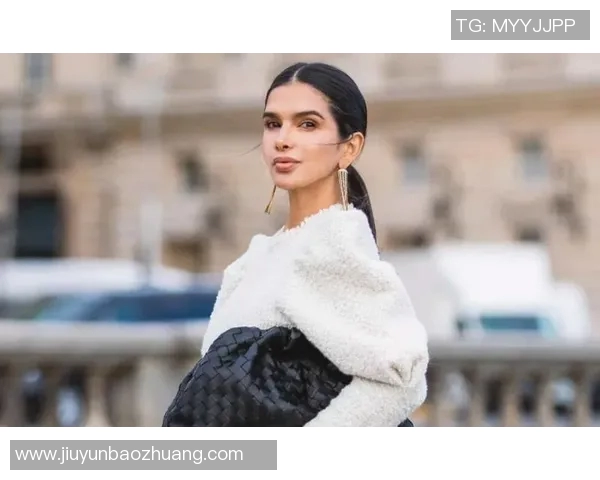 足球明星穿皮草引发争议时尚与道德的碰撞与思考 足球明星穿皮草引发争议时尚与道德的碰撞与思考