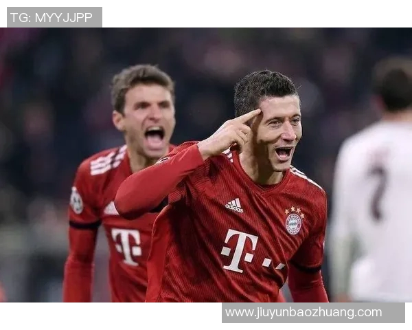 重庆足球队的转型之路揭秘：从低谷到冠军赛的辉煌蜕变